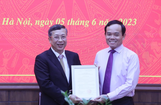 Phó Thủ tướng Trần Lưu Quang trao Quyết định bổ nhiệm Thứ trưởng Bộ Nông nghiệp và Phát triển nông thôn - Ảnh 1.