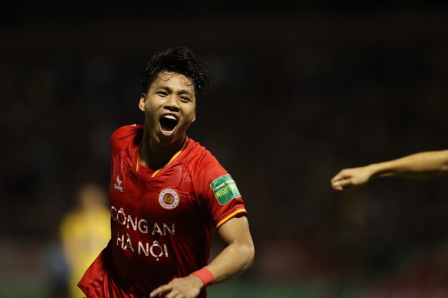 CAHN bay cao trên đôi cánh Văn Thanh, khiến Thanh Hóa nhận thất bại đầu tiên ở V-League 2023 - Ảnh 2.