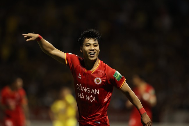 CAHN bay cao trên đôi cánh Văn Thanh, khiến Thanh Hóa nhận thất bại đầu tiên ở V-League 2023 - Ảnh 3.