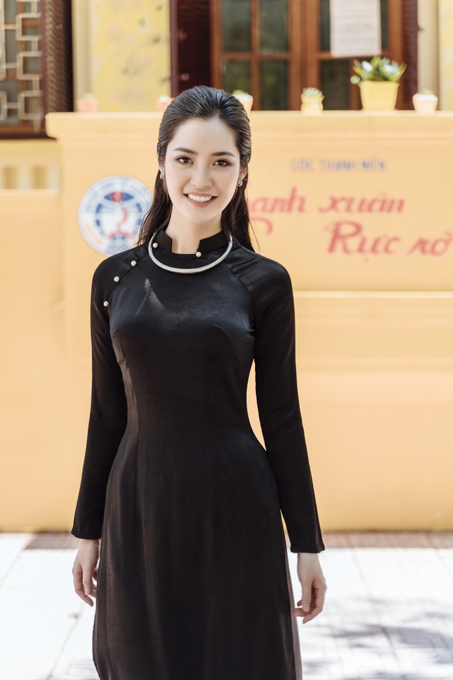 Hoa hậu Nông Thúy Hằng nhận bằng tốt nghiệp loại Giỏi, đập tan tin đồn về học vấn - Ảnh 3.