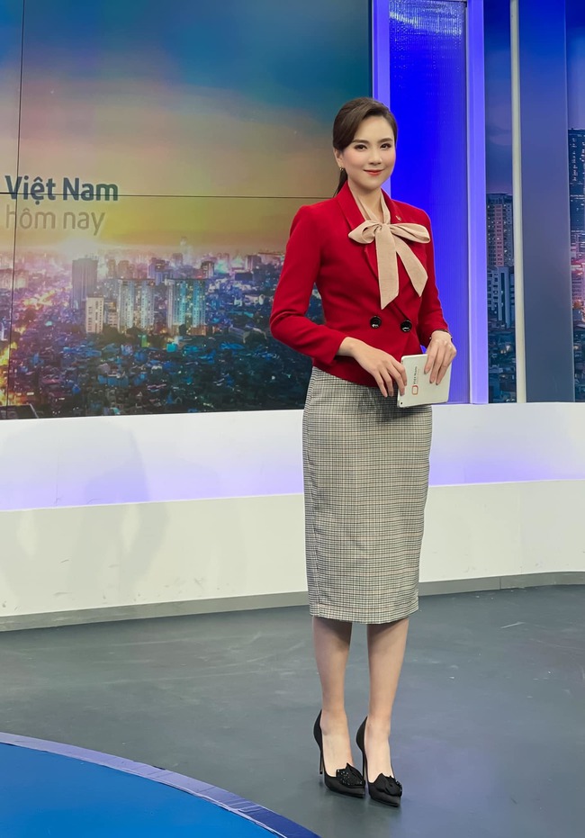 Mai Ngọc: Hot girl Hà Thành thành MC 'xinh nhất VTV' - Ảnh 3.