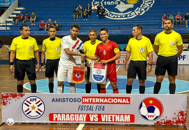 Futsal Việt Nam chưa thể đánh bại &quot;gã khổng lồ&quot; futsal thế giới - Ảnh 1.