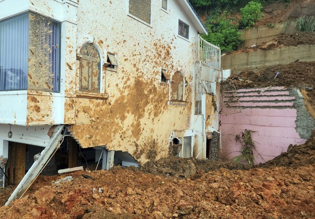 Vụ sạt lở đất ở Đà Lạt: Nguyên nhân là do mưa lớn liên tục khi đang đắp đất tạo mặt bằng thi công - Ảnh 1.