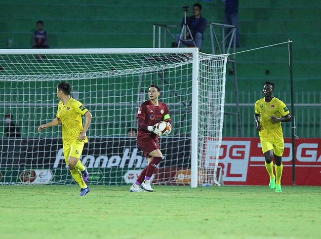 Sau 2 thất bại với CAHN, Filip Nguyễn thừa nhận về trình độ cầu thủ Việt Nam và bất ngời nhắc tới Văn Lâm  - Ảnh 3.