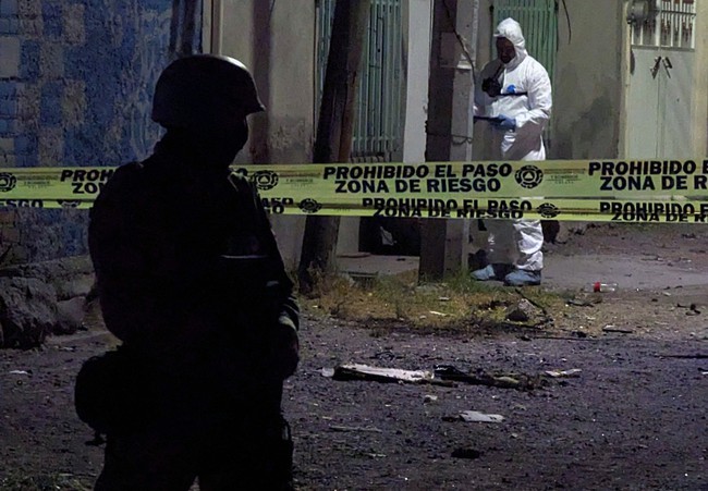 Đánh bom xe công vụ tại Mexico khiến 3 cảnh sát thiệt mạng  - Ảnh 1.