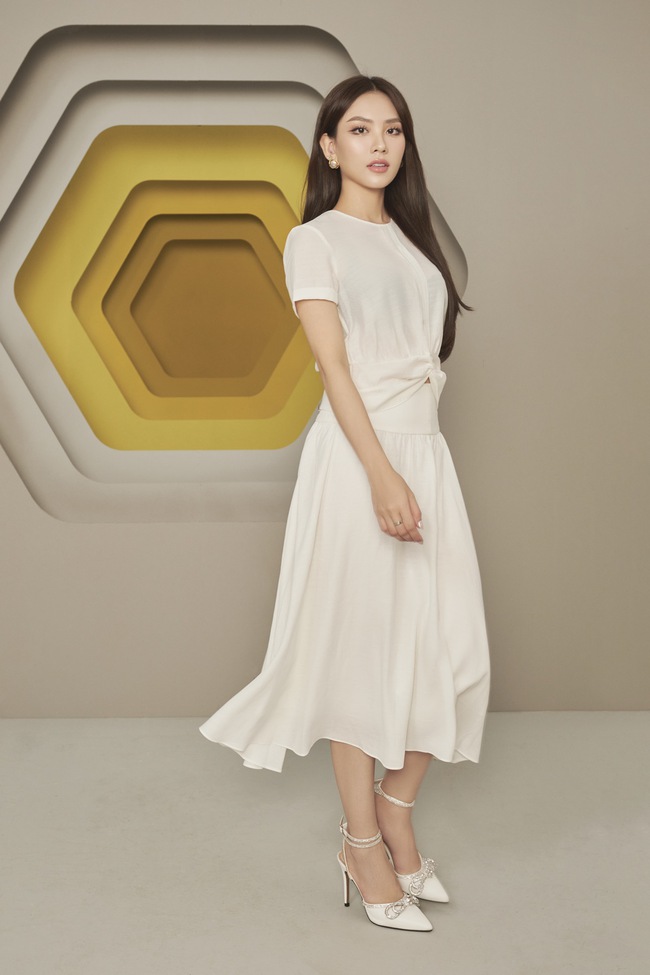 Hoa hậu Mai Phương cuốn hút trong mọi khung hình trong BST Iconic - Ảnh 12.