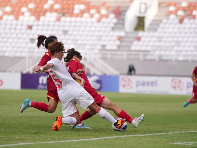 Đàn em Huỳnh Như ngược dòng ấn tượng vào chung kết giải Đông Nam Á nhờ bàn thắng quý như vàng ở phút 104 - Ảnh 3.