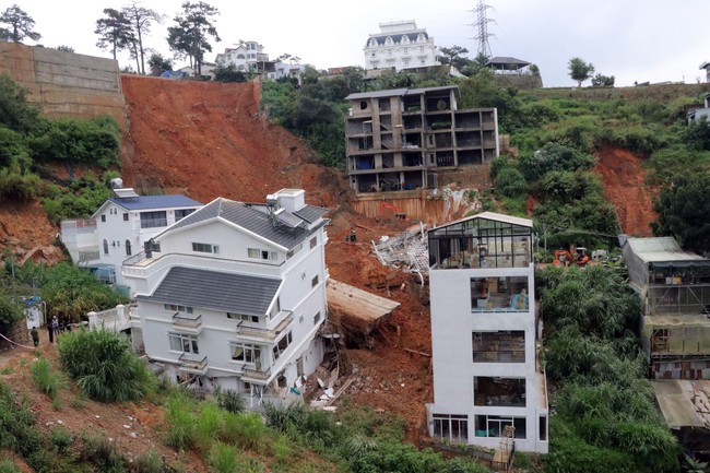 Lâm Đồng: Khởi tố chủ thầu xây dựng công trình để đất sạt lở, gây tai nạn chết người - Ảnh 1.