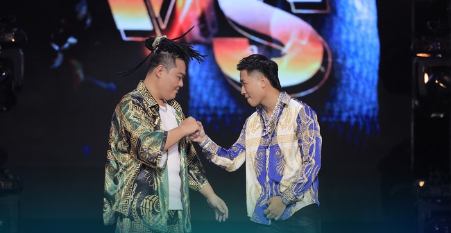 Rap Việt mùa 3 tập 8: Ghép đôi đỉnh, team B Ray trở thành ‘thợ săn nón vàng’ - Ảnh 7.