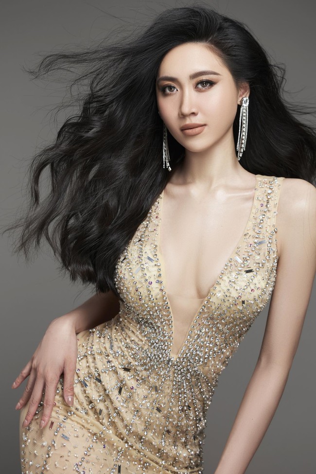 Sắc vóc nổi bật của nữ sinh Ngoại thương sở hữu vòng eo 58cm thi Miss Grand Vietnam 2023 - Ảnh 2.