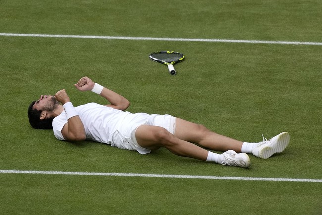 Carlos Alcaraz vô địch Wimbledon 2023: Chiến tích đặc biệt của người đặc biệt - Ảnh 3.