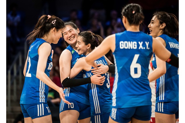 Tuyển nữ Trung Quốc thắng thuyết phục Ba Lan 3-0, giành quyền đánh chung kết bóng chuyền nữ VNL 2023.