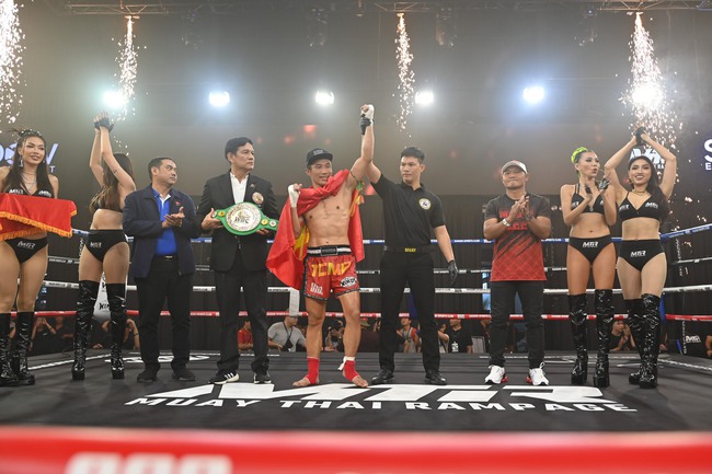 Hữu Hiếu, Minh Phát nốc ao đối thủ ngoại, giành đai WBC ngay tại sân nhà  - Ảnh 4.