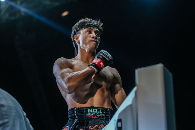 Nguyễn Trần Duy Nhất gãy tay sau khi thắng võ sĩ Thái Lan, bị chê hết thời nhưng trở lại với một loạt chức vô địch - Ảnh 2.