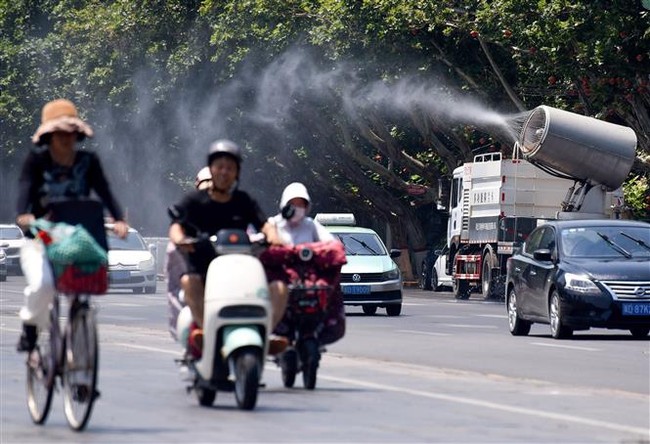 Trung Quốc ghi nhận mức nhiệt cao kỷ lục, vượt 52 độ C - Ảnh 1.