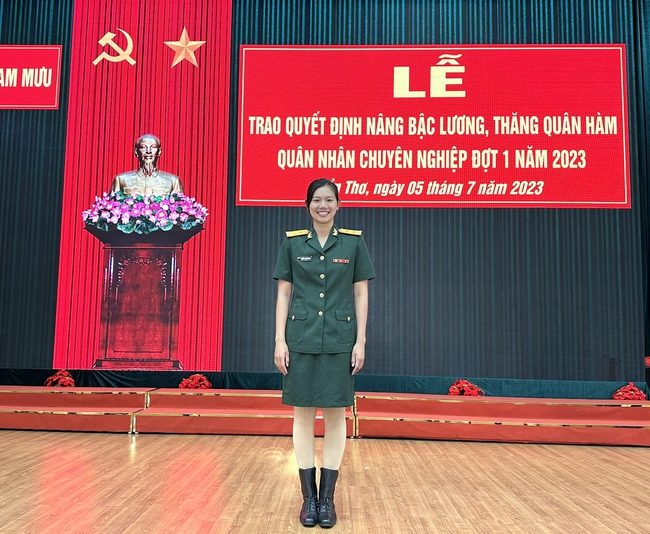 'Tiên cá' Ánh Viên trở thành trung tá trẻ nhất Việt Nam, màn 'Flex' khiến ai cũng nể phục - Ảnh 2.