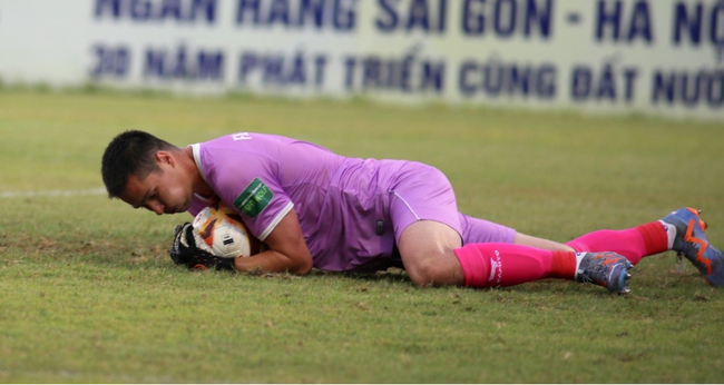Fiilip Nguyễn chơi không tệ nhưng không đủ goiúp CAHN sạch lưới và giữ vững mạch bất bại ở V-League