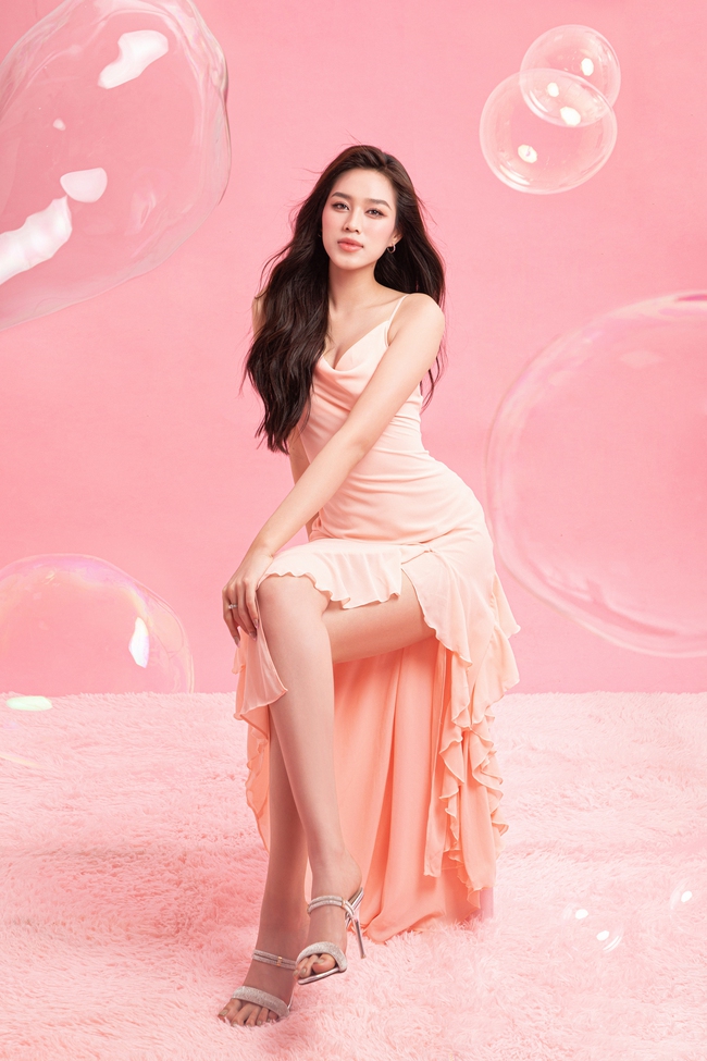 Hoa hậu Đỗ Thị Hà đón sinh nhật tuổi 22 bằng bộ ảnh mới khoe nhan sắc xinh đẹp ngọt ngào - Ảnh 1.