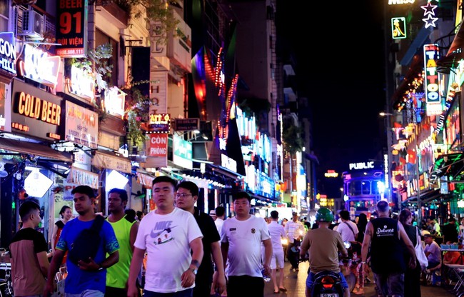 Việt Nam phát triển đa dạng sản phẩm du lịch đêm chất lượng cao - Ảnh 2.