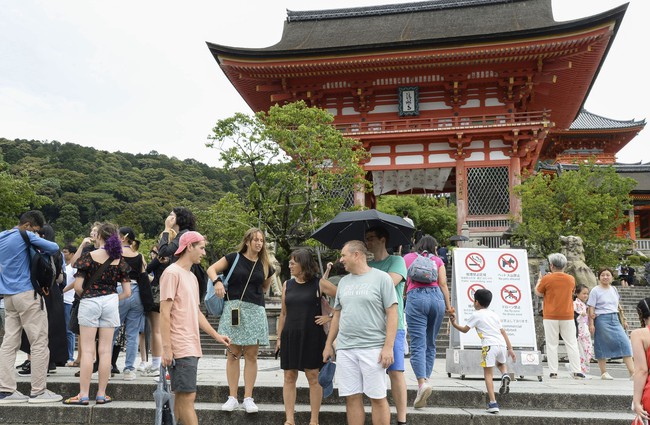 Du khách nước ngoài đến Nhật Bản lần đầu vượt 10 triệu người kể từ sau dịch Covid-19 - Ảnh 3.