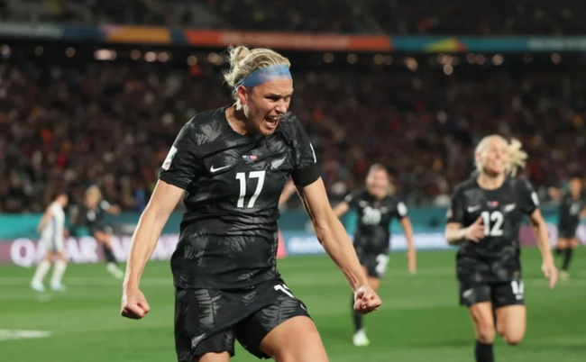 Sút hỏng penalty, ĐT nữ New Zealand vẫn gây sốc ở trận mở màn World Cup nữ 2023 - Ảnh 2.