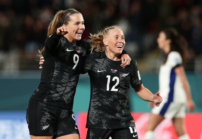 Sút hỏng penalty, ĐT nữ New Zealand vẫn gây sốc ở trận mở màn World Cup nữ 2023 - Ảnh 3.