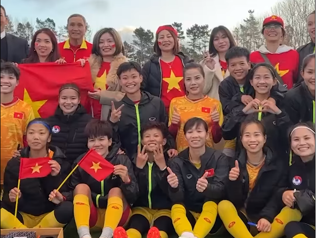 Tuyển nữ Việt Nam giao lưu với người hâm mộ ở New Zealand