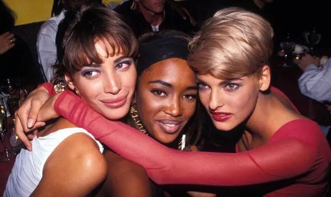 (Bài đăng Chủ nhật) Bê bối và bi kịch cay đắng sau hào quang của các siêu mẫu thập niên 1990 Naomi Campbell và Christy Turlington - Ảnh 2.