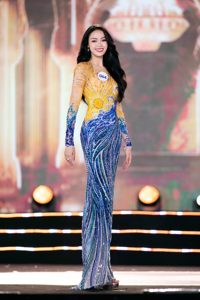 Cô gái gốc Bình Định 21 tuổi đăng quang Miss World Vietnam 2023  - Ảnh 3.