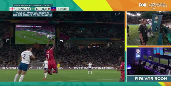 Cầu thủ nữ Haiti hồn nhiên chơi ‘bóng chuyền’, sao Bayern Munich giúp tuyển nữ Anh giành chiến thắng - Ảnh 2.