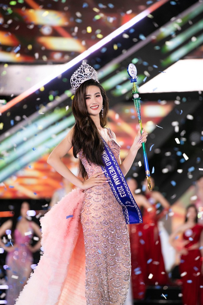 Huỳnh Trần Ý Nhi đăng quang Miss World Vietnam 2023 - Ảnh 3.