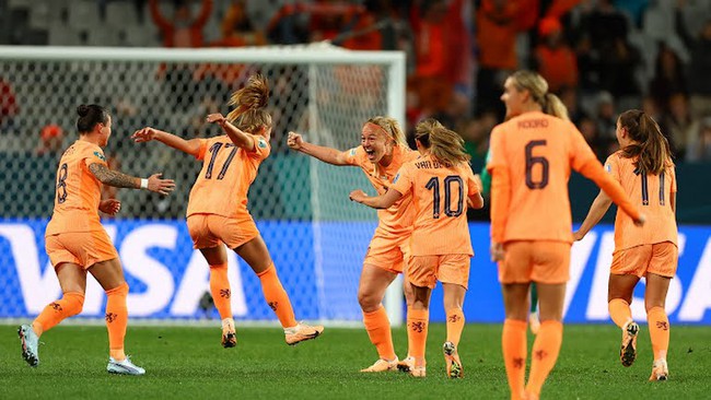 Tin nóng bóng đá tối 23/7: MU trả giá sau trận thắng Arsenal, ĐT nữ Hà Lan khởi đầu suôn sẻ - Ảnh 3.