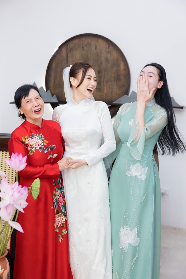 Hé lộ loạt ảnh mẹ Shark Bình đưa Phương Oanh đi thử áo dài chuẩn bị cho ngày cưới - Ảnh 5.