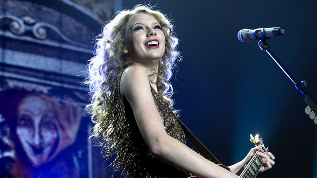 Taylor Swift tiếp tục hành trình vô tiền khoáng hậu - Ảnh 1.