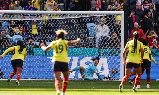 World Cup 2023: Cầu thủ chiến thắng bệnh ung thư lập siêu phẩm, giúp Colombia đánh bại Hàn Quốc - Ảnh 2.