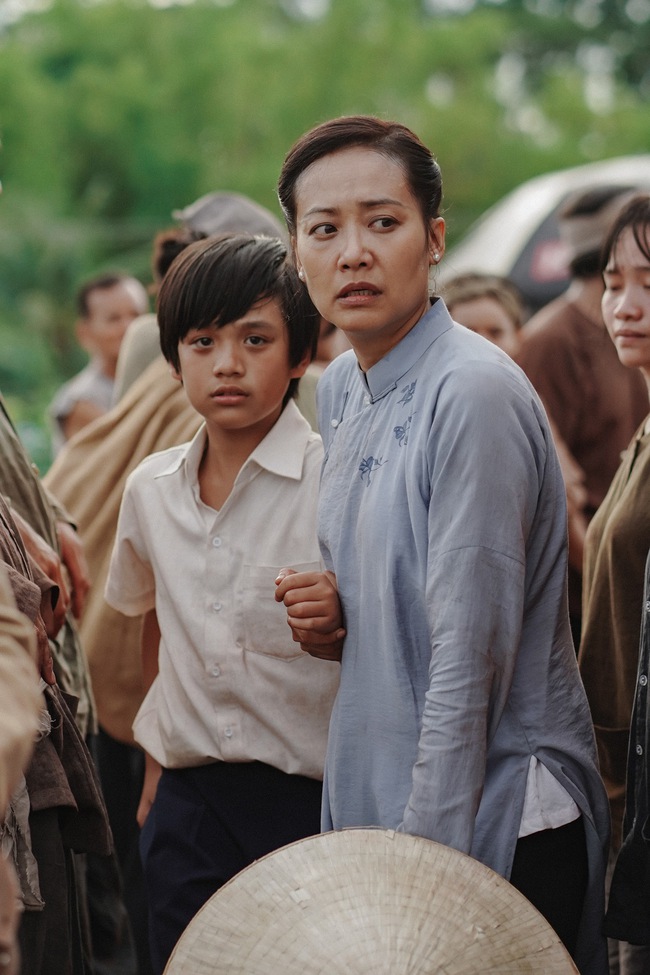 Phim điện ảnh 'Đất Rừng Phương Nam' hé lộ cảnh nhảy cầu đầy mạo hiểm của 'bé an' Hạo Khang - Ảnh 1.