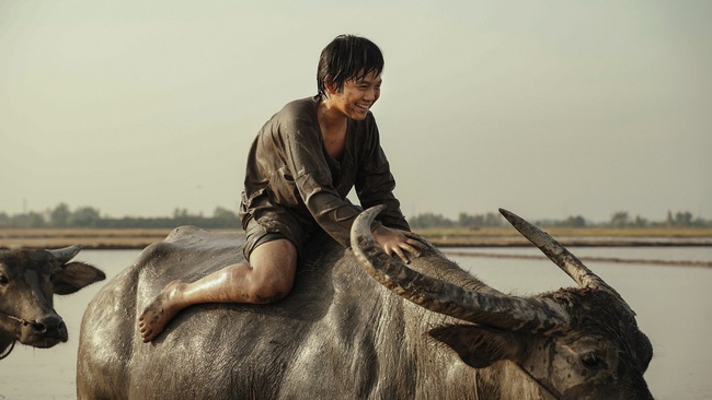 Phim điện ảnh 'Đất Rừng Phương Nam' hé lộ cảnh nhảy cầu đầy mạo hiểm của 'bé an' Hạo Khang - Ảnh 5.