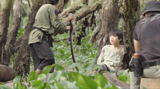 Phim điện ảnh 'Đất Rừng Phương Nam' hé lộ cảnh nhảy cầu đầy mạo hiểm của 'bé an' Hạo Khang - Ảnh 7.