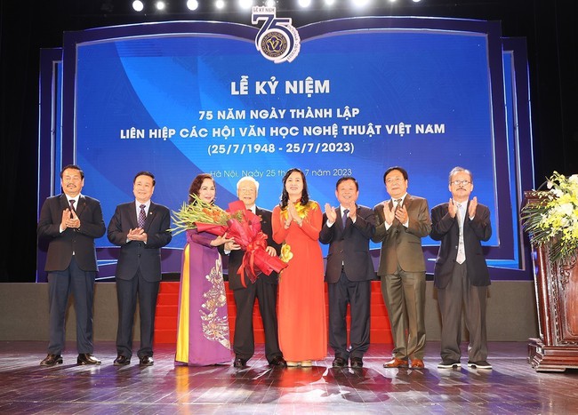 75 năm Liên hiệp các Hội văn học nghệ thuật Việt Nam: Nơi đoàn kết, tập hợp văn nghệ sỹ cả nước - Ảnh 2.