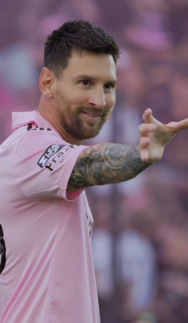 Messi gây sốt với kiểu ăn mừng ‘thần lực’, khiến Beckham ngây ngất với màn trình diễn chói sáng - Ảnh 2.