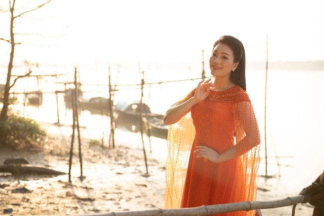Sao Mai Huyền Trang ra mắt MV 'Bến sông đợi chờ' nhân Ngày 27/7 - Ảnh 3.