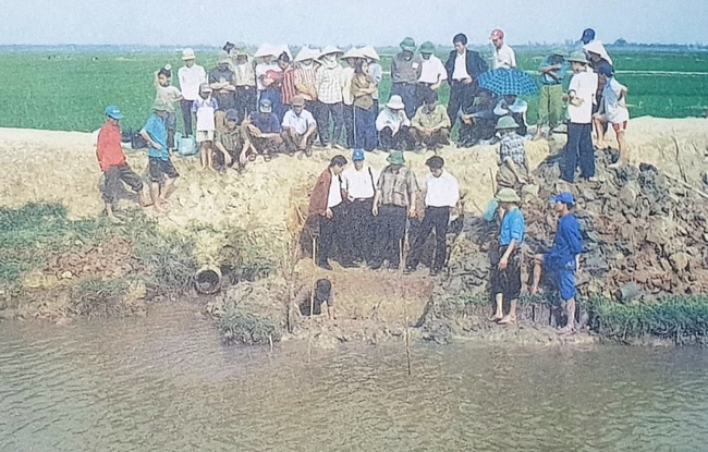 Đêm đêm rì rầm trong tiếng đất - Thế giới người lớn Đông Sơn (kỳ 1): Chiếc quan tài làm từ nửa con thuyền độc mộc - Ảnh 1.