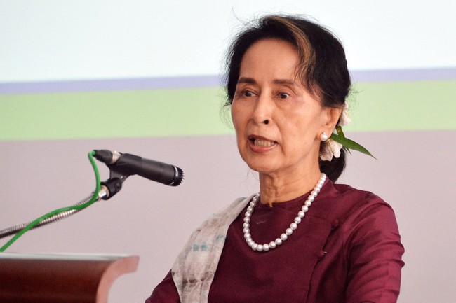 Myanmar: Cựu cố vấn nhà nước San Suu Kyi được đưa ra khỏi trại giam - Ảnh 1.