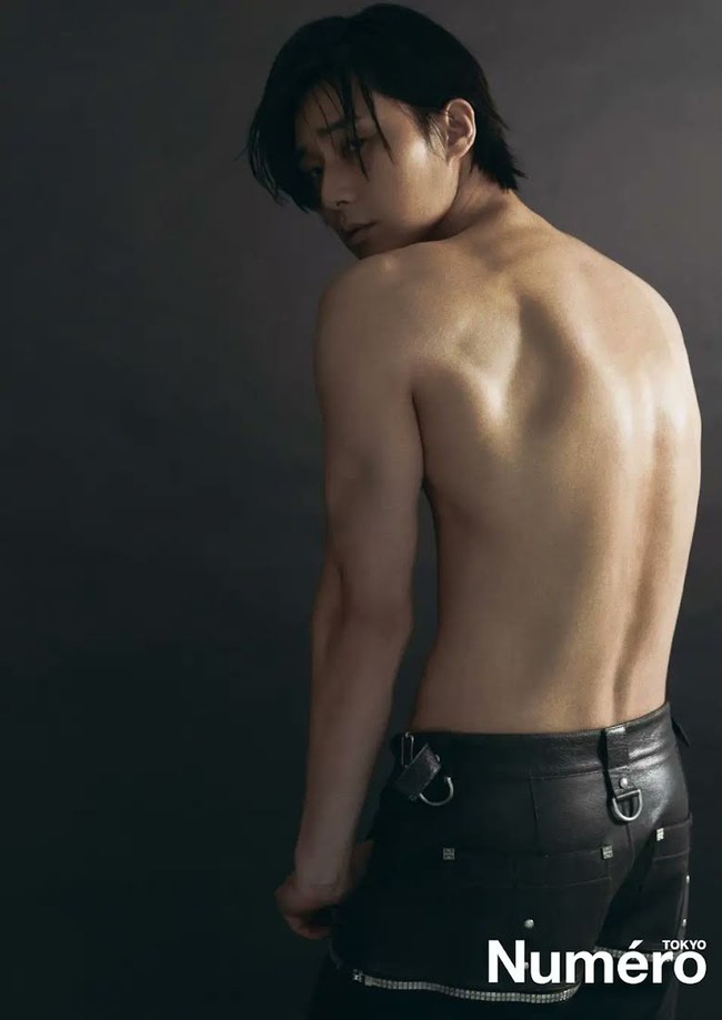 Park Seo Joon phá bỏ chuẩn mực giới tính trong bộ ảnh mới - Ảnh 4.