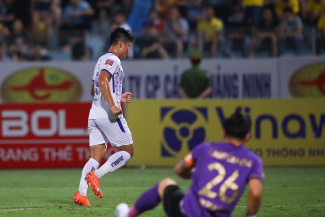 Tuấn Hải bùng nổ, vừa giúp Hà Nội FC đua vô địch, vừa ghi điểm với HLV Troussier  - Ảnh 1.