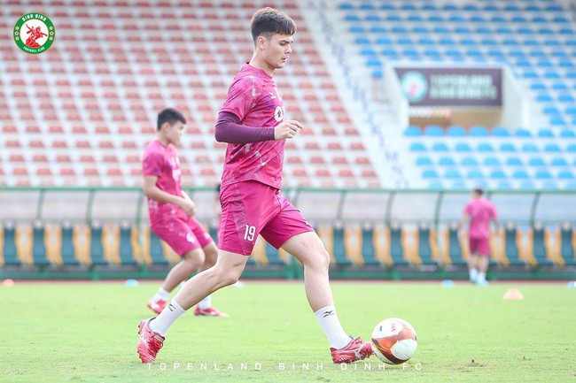 Chuyển nhượng bóng đá ngày 3/7: TPHCM mượn trung vệ Việt kiều của Bình Định - Ảnh 1.