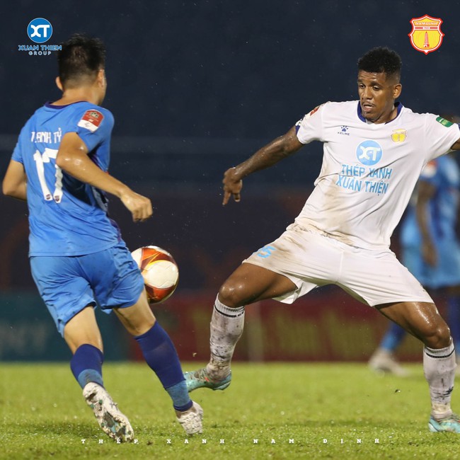 Chuyển nhượng bóng đá ngày 3/7: TPHCM mượn trung vệ Việt kiều của Bình Định - Ảnh 2.