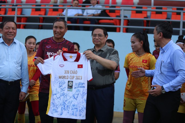 Thủ tướng Phạm Minh Chính gặp mặt, động viên Đội tuyển Bóng đá nữ Việt Nam trước khi lên đường dự FIFA World Cup 2023 - Ảnh 2.