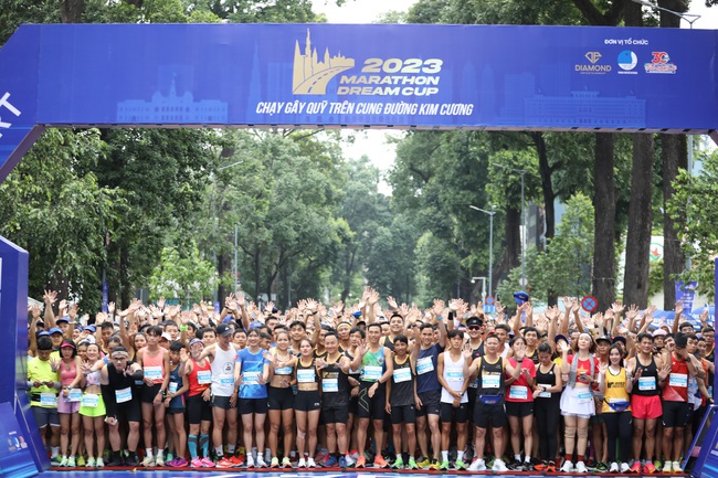 VĐV Phạm Thị Hồng Lệ cùng dàn sao Việt chạy Marathon gây quỹ thiện nguyện gần 500 triệu đồng - Ảnh 2.