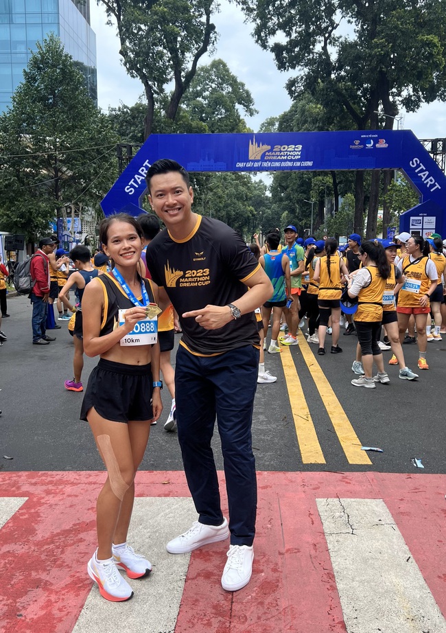 VĐV Phạm Thị Hồng Lệ cùng dàn sao Việt chạy Marathon gây quỹ thiện nguyện gần 500 triệu đồng - Ảnh 3.